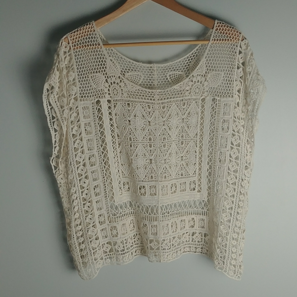Lauren Conrad SL Allover Crochet Boxy Crop Top